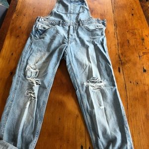 H&M Light wash distressed overalls size 8